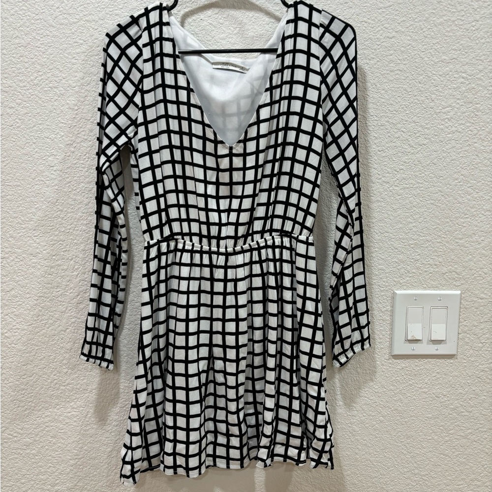 Abercrombie & Fitch Long Sleeve Fit & Flare Dress • Size Small • NWOT •